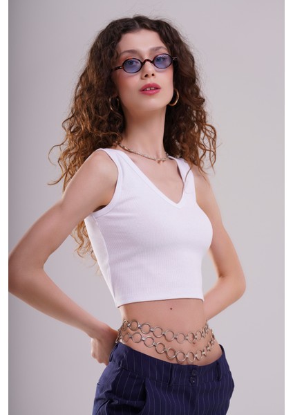 Kadın Beyaz V Yaka Fitilli Crop Top Atlet – Zamansız ve Şık Basic Parça
