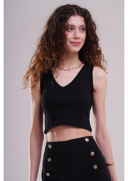 Kadın Siyah V Yaka Fitilli Crop Top Atlet – Zamansız ve Şık Basic Parça