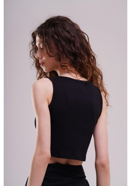 Kadın Siyah V Yaka Fitilli Crop Top Atlet – Zamansız ve Şık Basic Parça