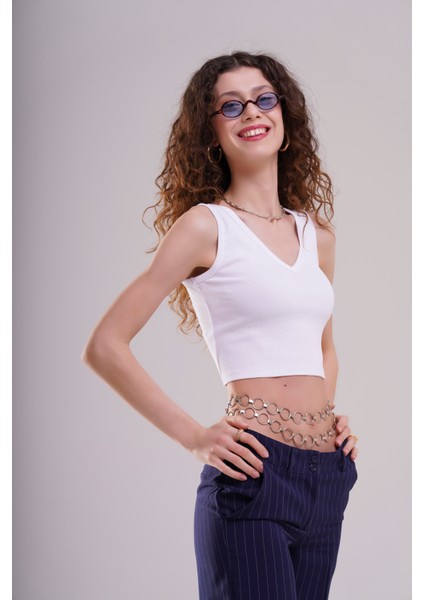Kadın Beyaz V Yaka Fitilli Crop Top Atlet – Zamansız ve Şık Basic Parça