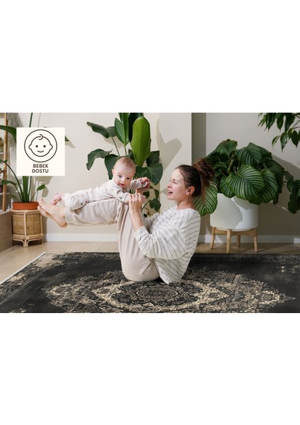 Eskitilmiş Siyah Vintage Medallion Halı – Bej ve Siyah Detaylı, Yıkanabilir, Kaymaz Tabanlı