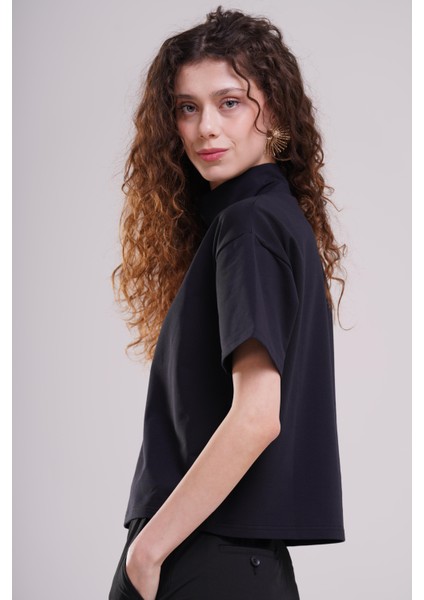 Kadın Siyah Yarım Balıkçı Yaka Oversize Tişört fırsatları