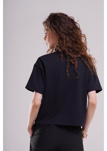 Kadın Siyah Yarım Balıkçı Yaka Oversize Tişört indirimleri