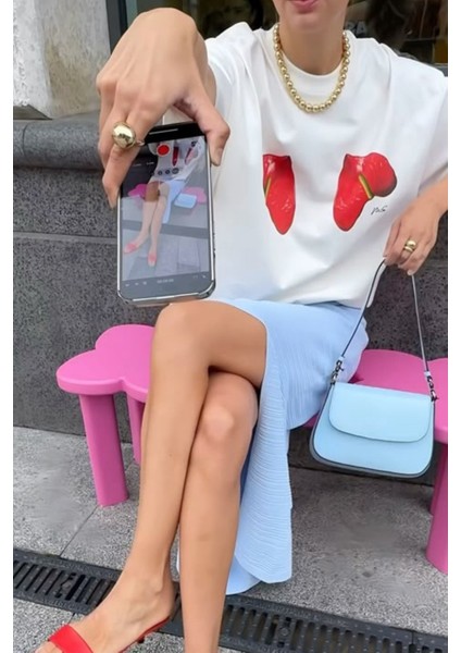 Kırmızı Kalp Baskılı %100 Pamuk Tişört Kadın