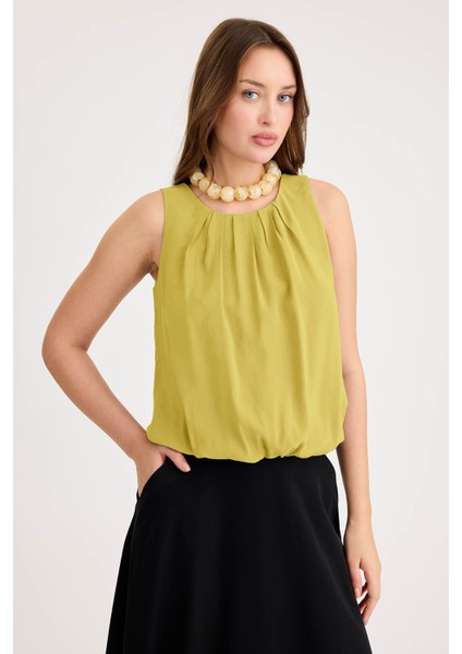 Önü Pileli Sıfır Kol Etek Ucu Lastikli Bluz