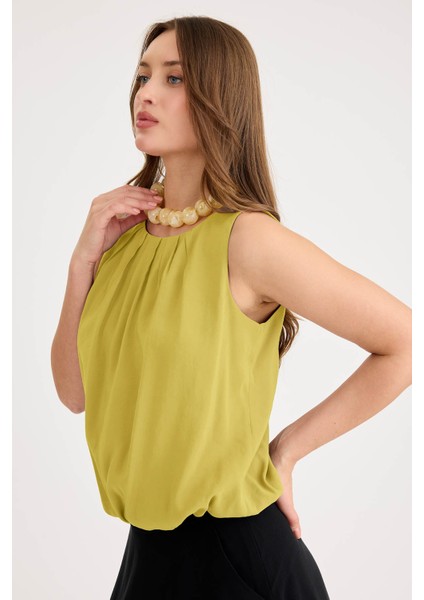 Önü Pileli Sıfır Kol Etek Ucu Lastikli Bluz modelleri