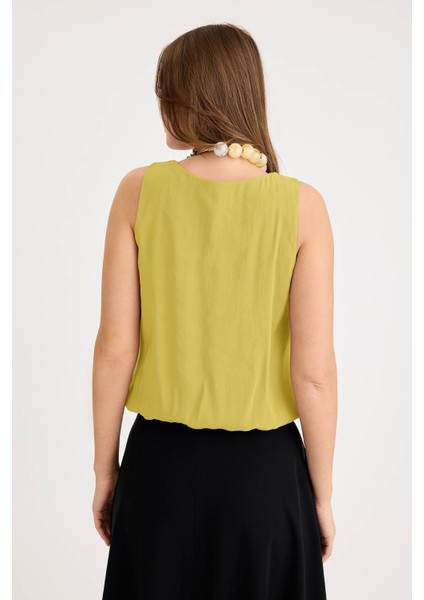 Önü Pileli Sıfır Kol Etek Ucu Lastikli Bluz fırsatları