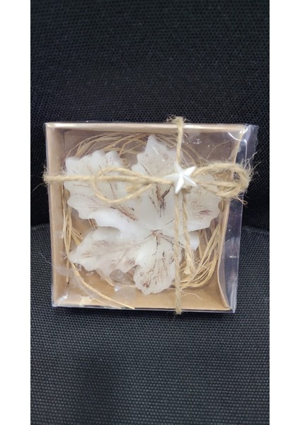 Karton Kutulu Hasırlı Ipli Yıldızlı Sonbahar Yaprak Mum 10 x 10 x 3 cm Süslü Nikah Hediyelik 1 Adet