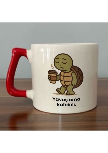 Yavaş Ama Kafeinli Yazılı Kırmızı Kulplu Kupa Bardak - Seramik Çay, Kahve Bardağı Dza16