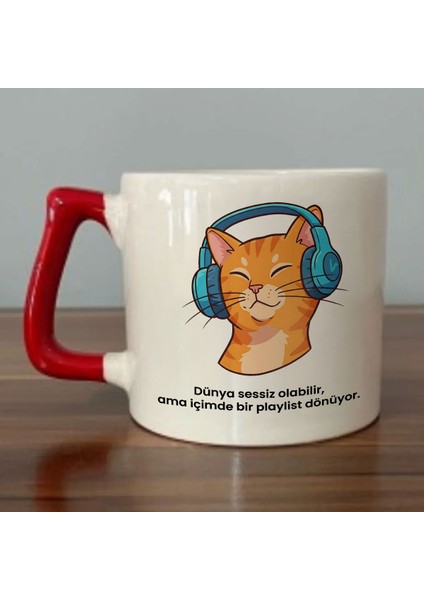 Dünya Sessiz Olabilir, Ama İçimde Bir Playlist Dönüyor. Yazılı Kırmızı Kulplu Kupa Bardak Dza33