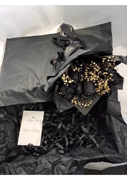 Sonsuz Aşk 9 Adet Yapay Siyah Gül ve Siyah Ambalaj ile Hazırlanmış Buket fiyatları