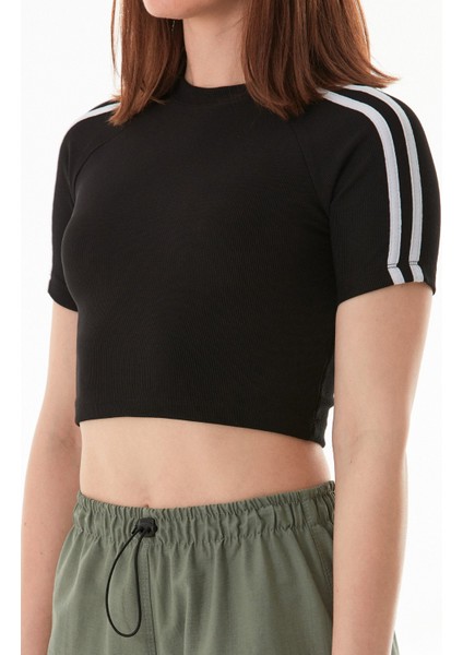 Fitilli Kolları Şeritli Crop Tişört indirimleri