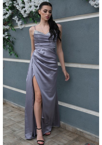 Gri Göğüs Taşlı Işıltı Detaylı Yırtmaçlı Saten Abiye Elbise 0801027.06