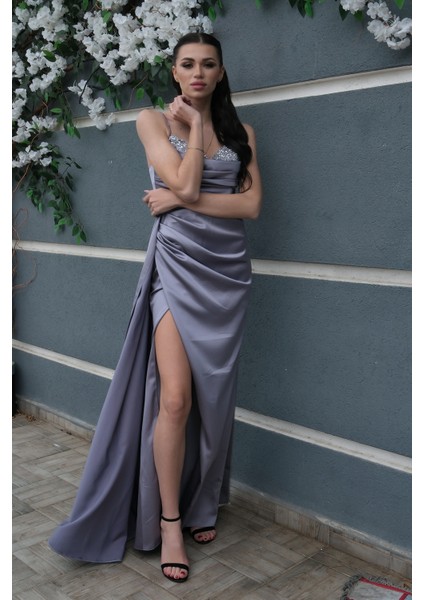 Gri Göğüs Taşlı Işıltı Detaylı Yırtmaçlı Saten Abiye Elbise 0801027.06 fırsatları