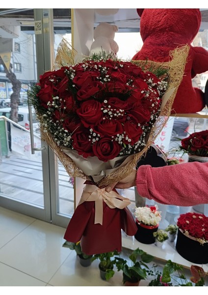 Gerçek Görünümlü Yapay Kadife Gül Kız Isteme Buketi 41'li Isteme Çiçeği fırsatları