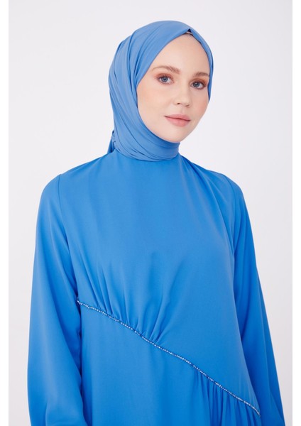 Önü Büzgülü ve Boncuklu Asimetrik Elbise 22K9513 Kobalt fırsatları