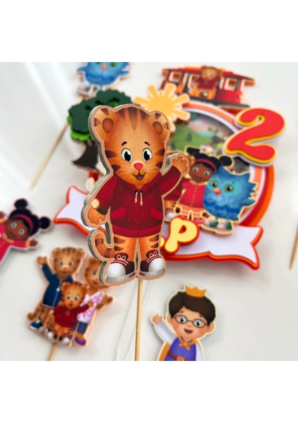 Kaplan Daniel Temalı Kız Erkek Çocuk Kişiye Özel Doğum Günü 3D Pasta Cupcake Süsü Seti (24 x 20 cm ) fiyatları