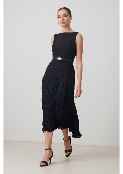 Siyah Kolsuz Belden Kemerli Dar Kalıp Kayık Yaka Elbise modelleri