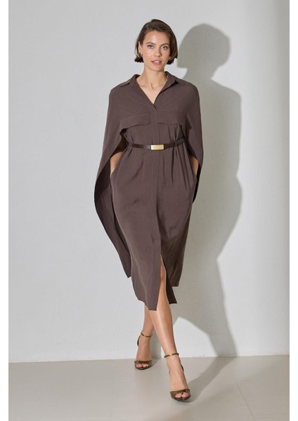 Acı-Kahve Pelerin ve Kemer Detaylı Gömlek Yaka Elbise