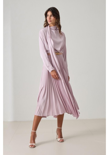 Koyu Pudra Kemer Detaylı Pileli Uzun Kollu Midi Boy Elbise