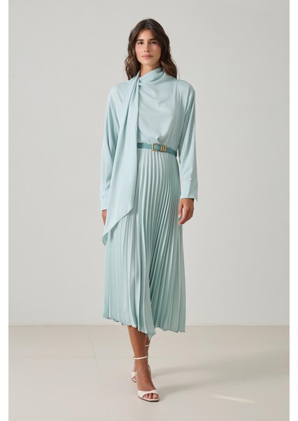 Su Yeşili Kemer Detaylı Pileli Uzun Kollu Midi Boy Elbise fiyatları