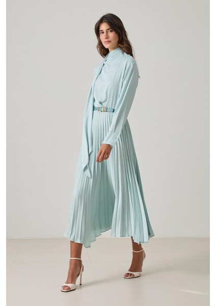 Su Yeşili Kemer Detaylı Pileli Uzun Kollu Midi Boy Elbise modelleri