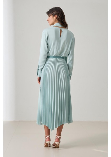 Su Yeşili Kemer Detaylı Pileli Uzun Kollu Midi Boy Elbise indirimleri