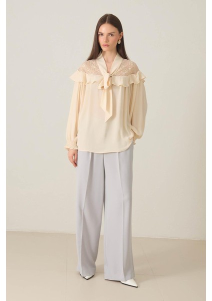 Tereyağ Sarısı Dantel ve Bağlama Detaylı Uzun Kollu Bluz fiyatları