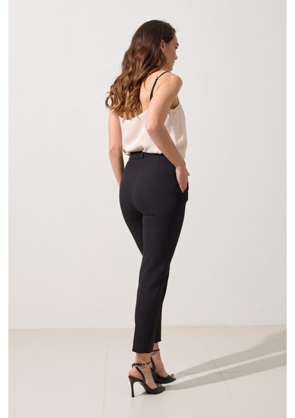 Siyah Cep Detaylı Tam Kalıp Pantolon fırsatları