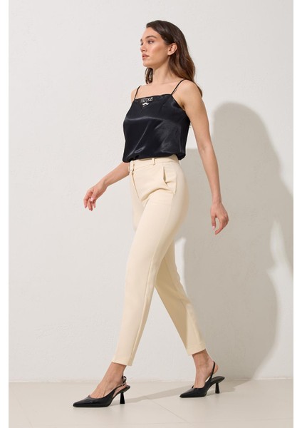 Krem Cep Detaylı Tam Kalıp Pantolon modelleri