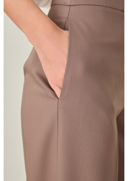 Kahve Bel Detaylı Rahat Kesim Pantolon fırsatları