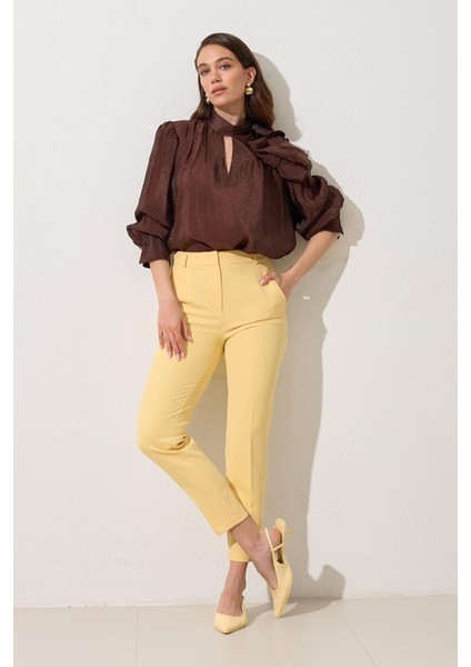 Tereyağ Sarısı Cep Detaylı Tam Kalıp Pantolon fiyatları