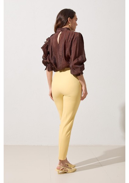 Tereyağ Sarısı Cep Detaylı Tam Kalıp Pantolon indirimleri