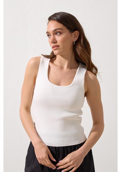 Ekru Kolsuz Crop Triko Bluz