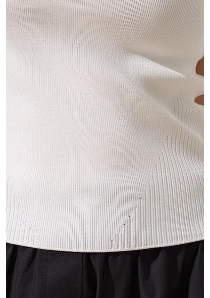 Ekru Kolsuz Crop Triko Bluz