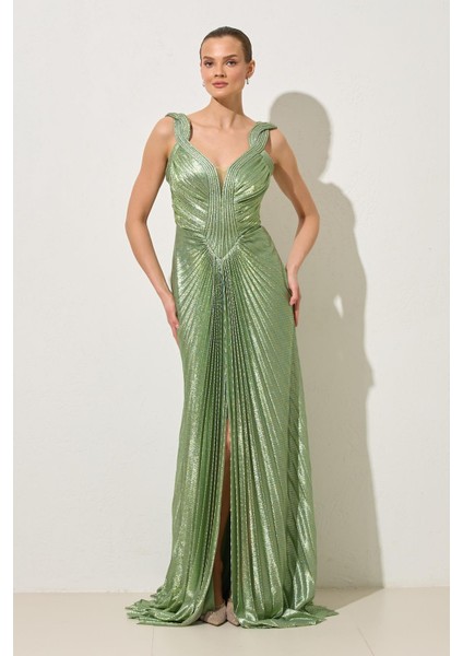 Yeşil Askı ve Yaka Detaylı Piliseli Uzun Abiye Elbise