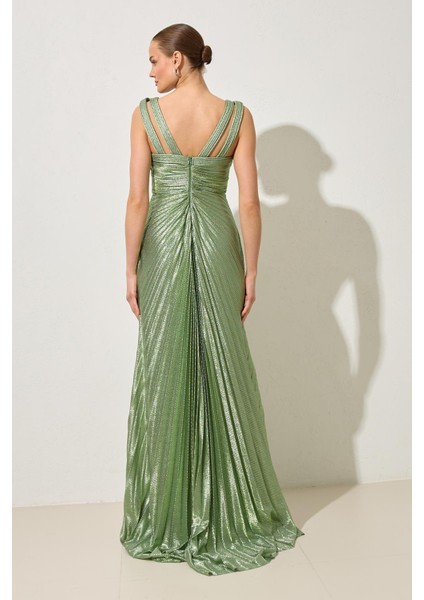 Yeşil Askı ve Yaka Detaylı Piliseli Uzun Abiye Elbise fırsatları