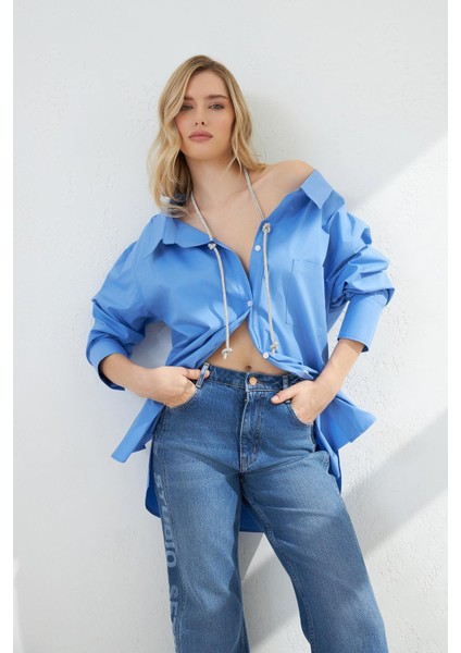 Mavi Boyun Aksesuar Detaylı Tunik