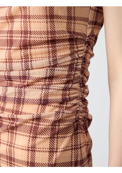 Bej Dar Kesim Yuvarlak Yaka Kolsuz Ekose Desenli Mesh Örme Elbise fırsatları