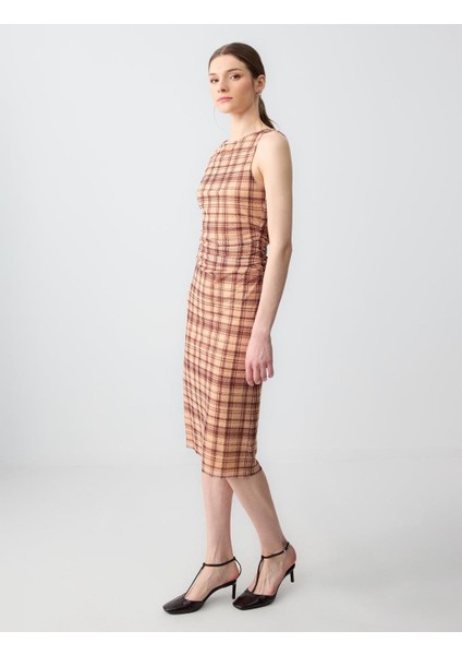 Bej Dar Kesim Yuvarlak Yaka Kolsuz Ekose Desenli Mesh Örme Elbise fiyatları