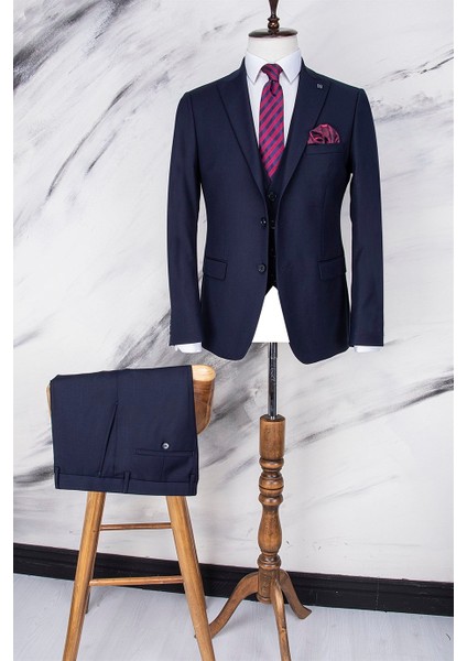 Erkek Slim Fit Sivri Yaka Lacivert Yelekli Takım Elbise