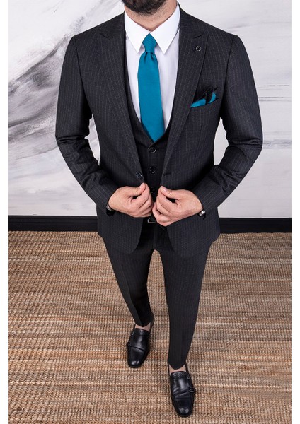Erkek Slim Fit Sivri Yaka Siyah Çizgili Yelekli Takım Elbise modelleri