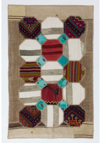116 x 180 cm Dekoratif Altıgen Tasarım Patchwork Halı Eski Köy Kilim Halılarından Üretilmiştir