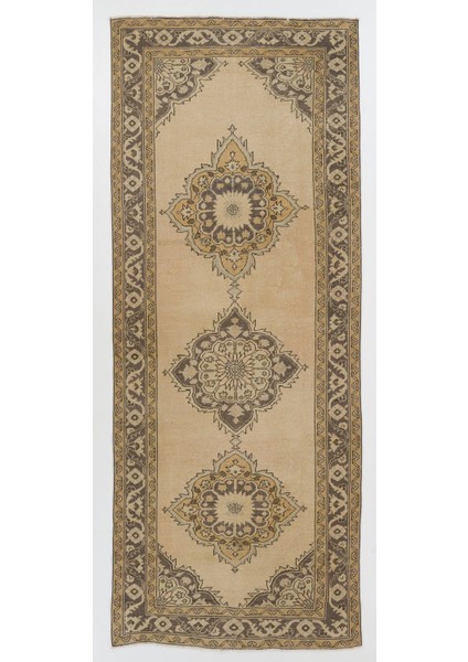 133 x 334 cm Koridor Dekoru Için Üç Madalyonlu Eski El Yapımı Türk Uşak Yolluk Halı