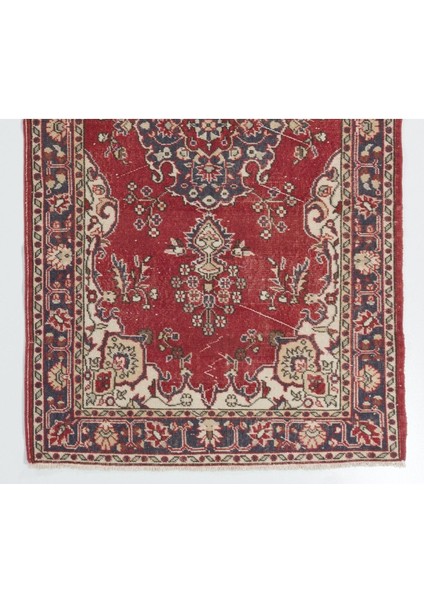 120 x 215 cm Kırmızı ve Fildişi Renginde Eşi Benzeri Olmayan Eski El Dokuması Alan Halısı modelleri
