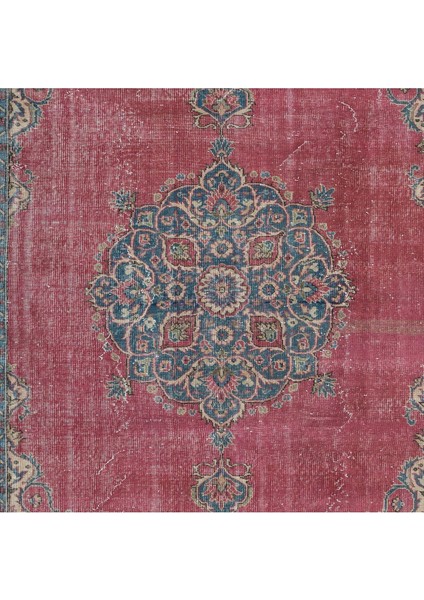 237 x 320 cm Kırmızı ve Lacivert El Yapımı Eski Anadolu Bölge Halısı Türünün Tek Örneği