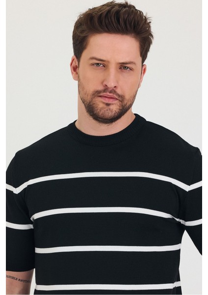 Erkek Bisiklet Yaka Kalın Çizgi Detaylı Kısa Kollu Ince Triko T-Shirt fiyatları
