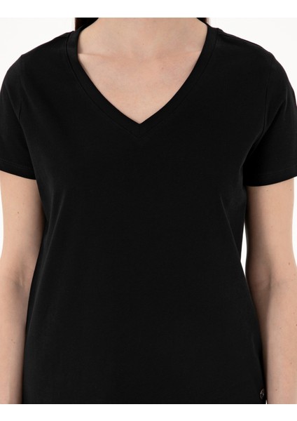 Kadın Siyah Regular Fit V Yaka Basic Tişört 50305749-VR046