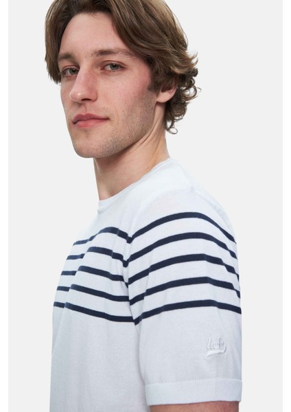 Kendrıck Beyaz Çizgili Bisiklet Yaka Triko Nakışlı Standard Fit Erkek Tshirt