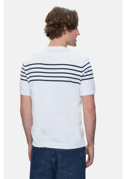 Kendrıck Beyaz Çizgili Bisiklet Yaka Triko Nakışlı Standard Fit Erkek Tshirt